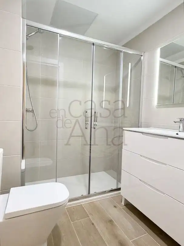 Baño de Piso de alquiler en Bilbao  con Calefacción y Trastero