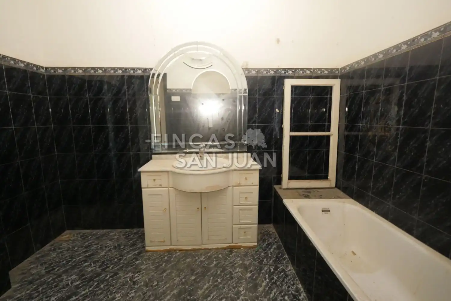 Baño de Piso en venta en Crevillent con Balcón
