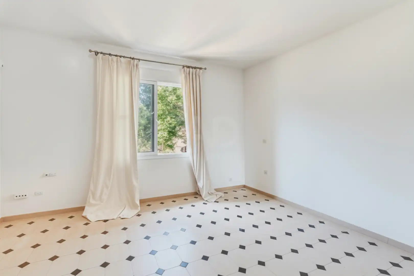 Dormitori de Casa o xalet en venda en Marbella amb Aire condicionat i Terrassa
