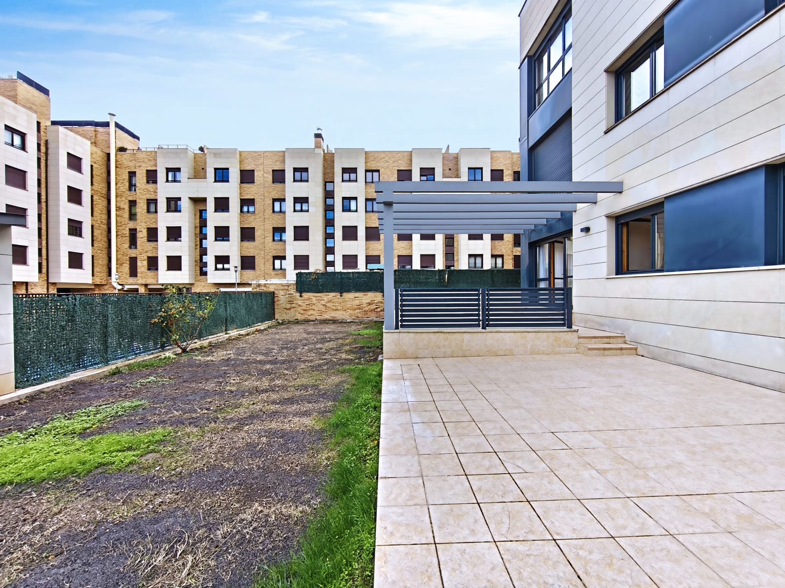 Vista exterior de Pis en venda en  Logroño amb Aire condicionat, Calefacció i Jardí privat