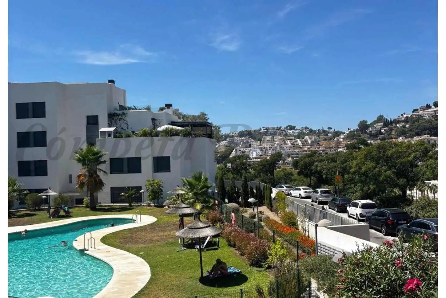Apartment with pool for sale in Almuñecar centro
