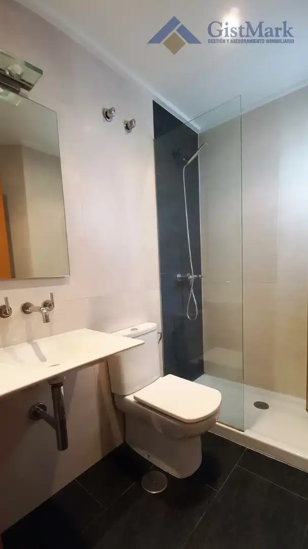 Baño de Ático en venta en Vigo  con Aire acondicionado, Calefacción y Parquet