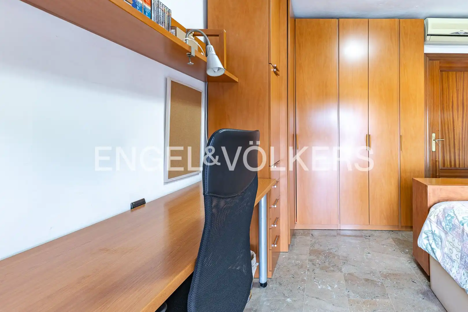 Wohnung zum Verkauf in Mataró mit Klimaanlage, Heizung und Terrasse