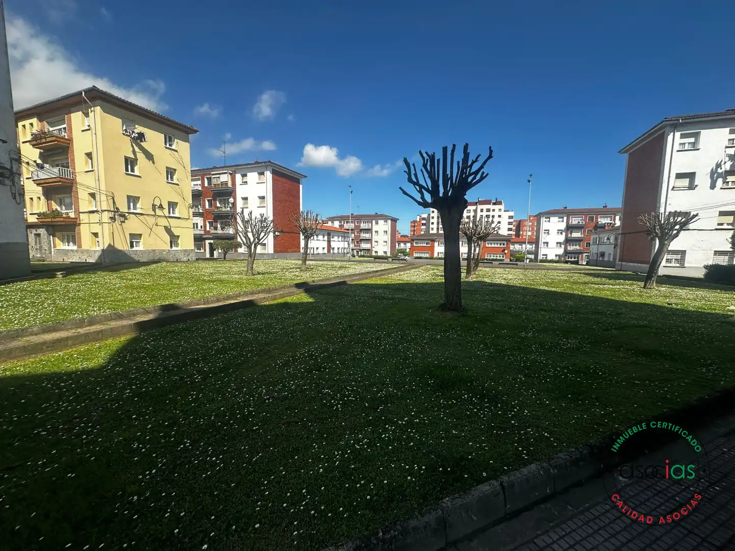 Parking de Piso en venta en Gijón  con Calefacción y Jardín privado
