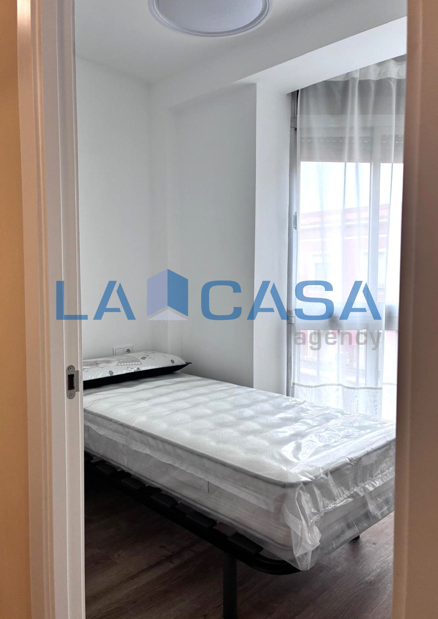 Dormitori de Pis en venda en  Sevilla Capital amb Balcó