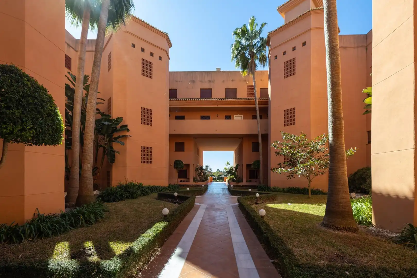 Außenansicht von Dachboden zum Verkauf in Motril mit Klimaanlage, Terrasse und Abstellraum