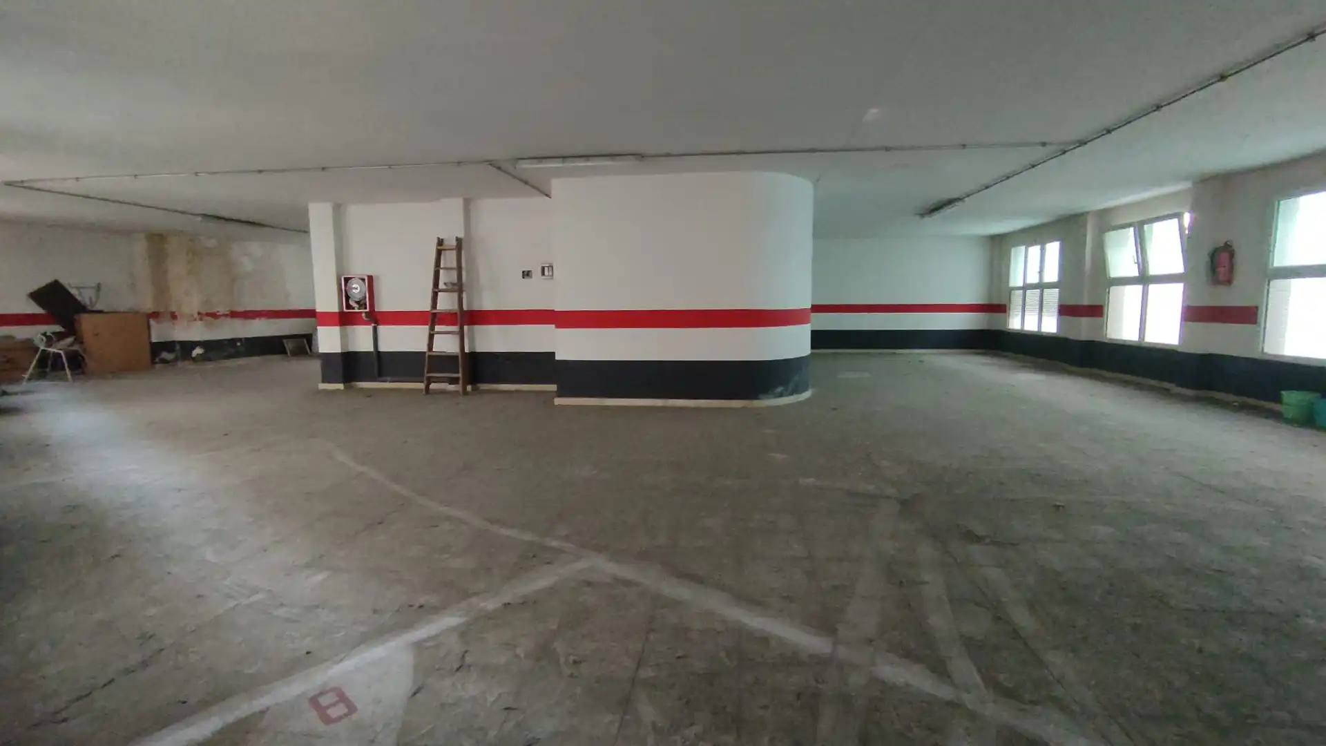Einzelparkplatz mit Aufzug zum Verkauf in Calle Azafranal 27, imagen 2