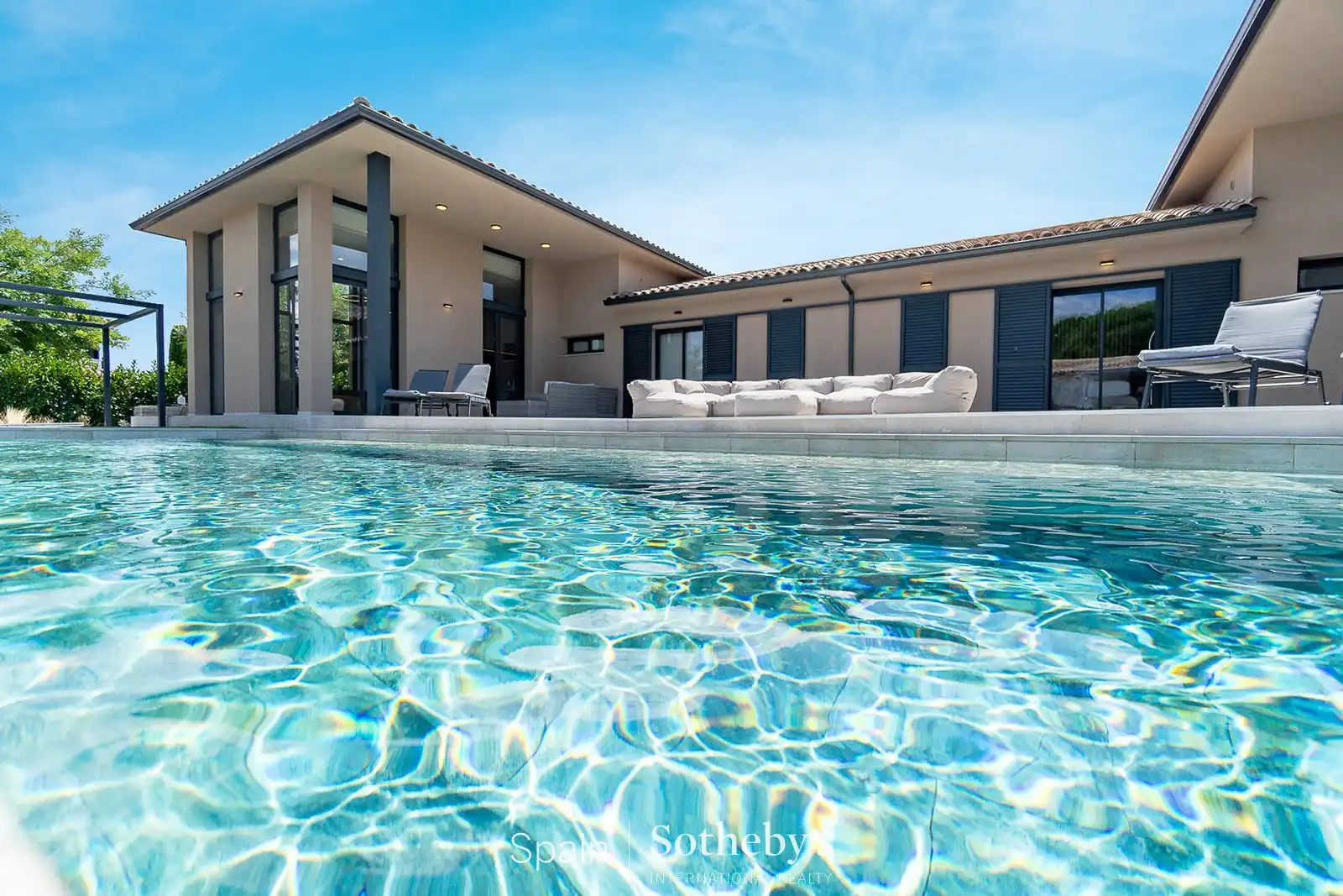 Piscina de Casa o xalet en venda en Navata amb Aire condicionat, Jardí privat i Terrassa