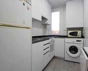 Cuina de Apartament de lloguer en  Madrid Capital amb Calefacció