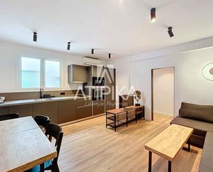 Living room of Flat to rent in  Barcelona Capital  with Air Conditioner, Parquet flooring and Oven