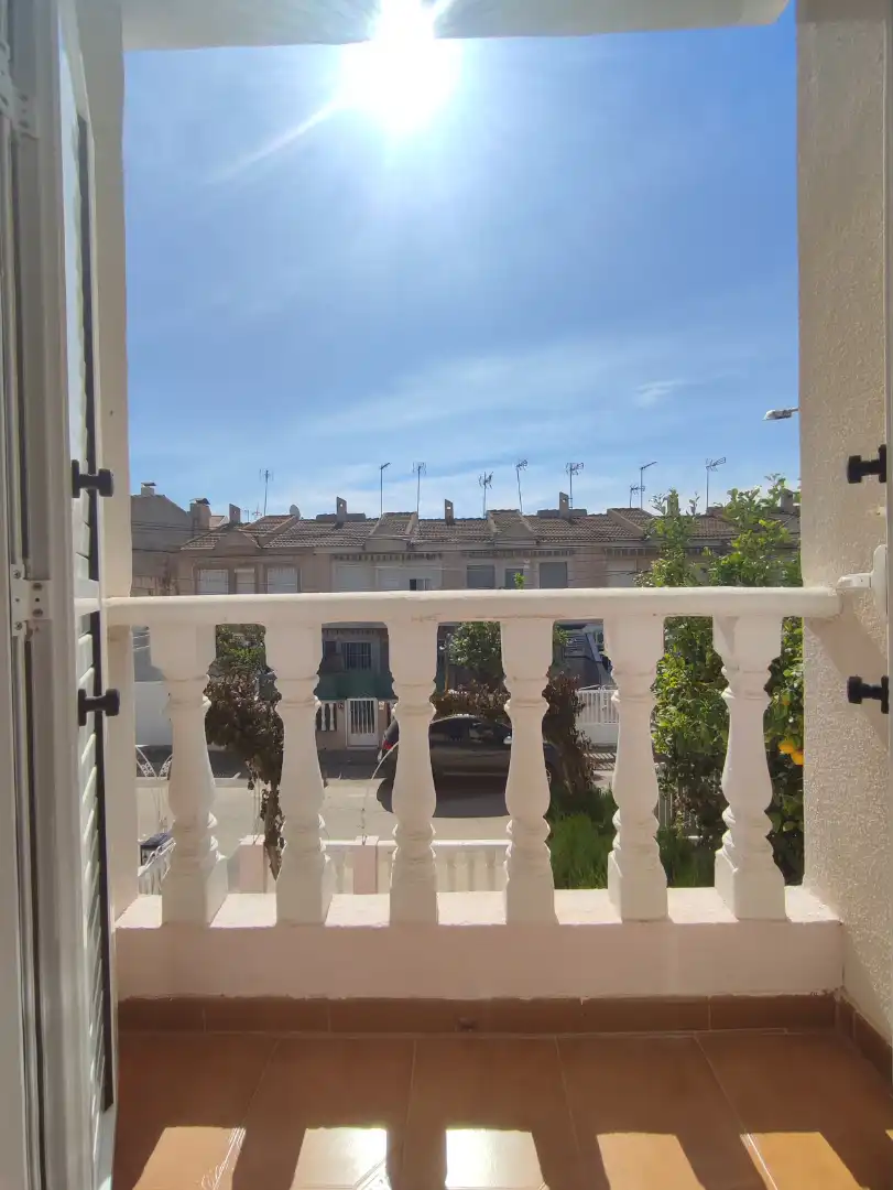 Vista exterior de Casa adosada en venta en San Pedro del Pinatar con Aire acondicionado, Calefacción y Jardín privado