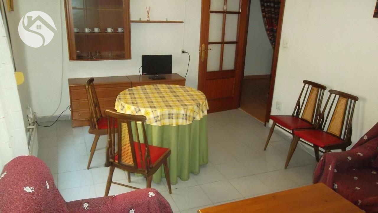 Sala d'estar de Pis de lloguer en Cuenca Capital amb Calefacció, Parquet i Moblat