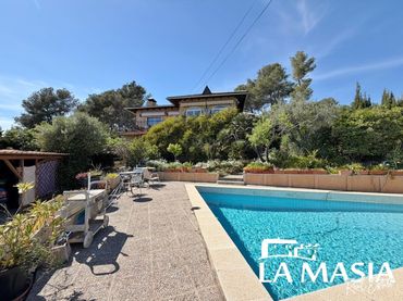 House with pool for sale in Olivella