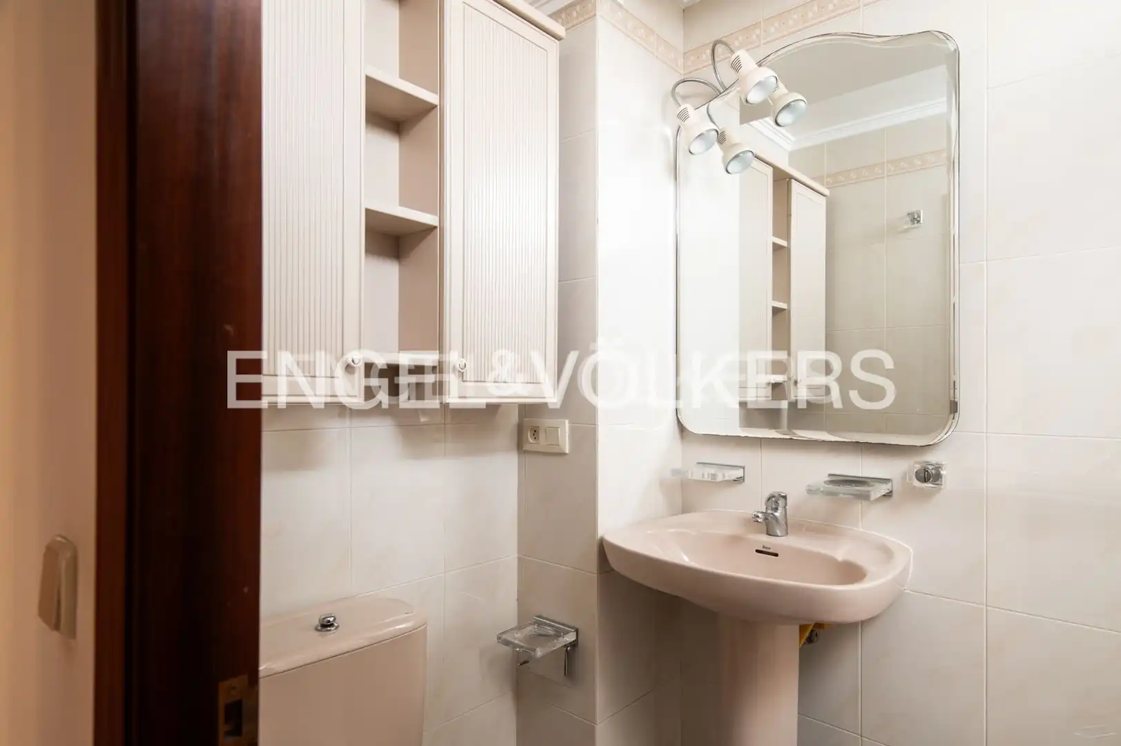 Baño de Piso en venta en Ribadesella con Calefacción