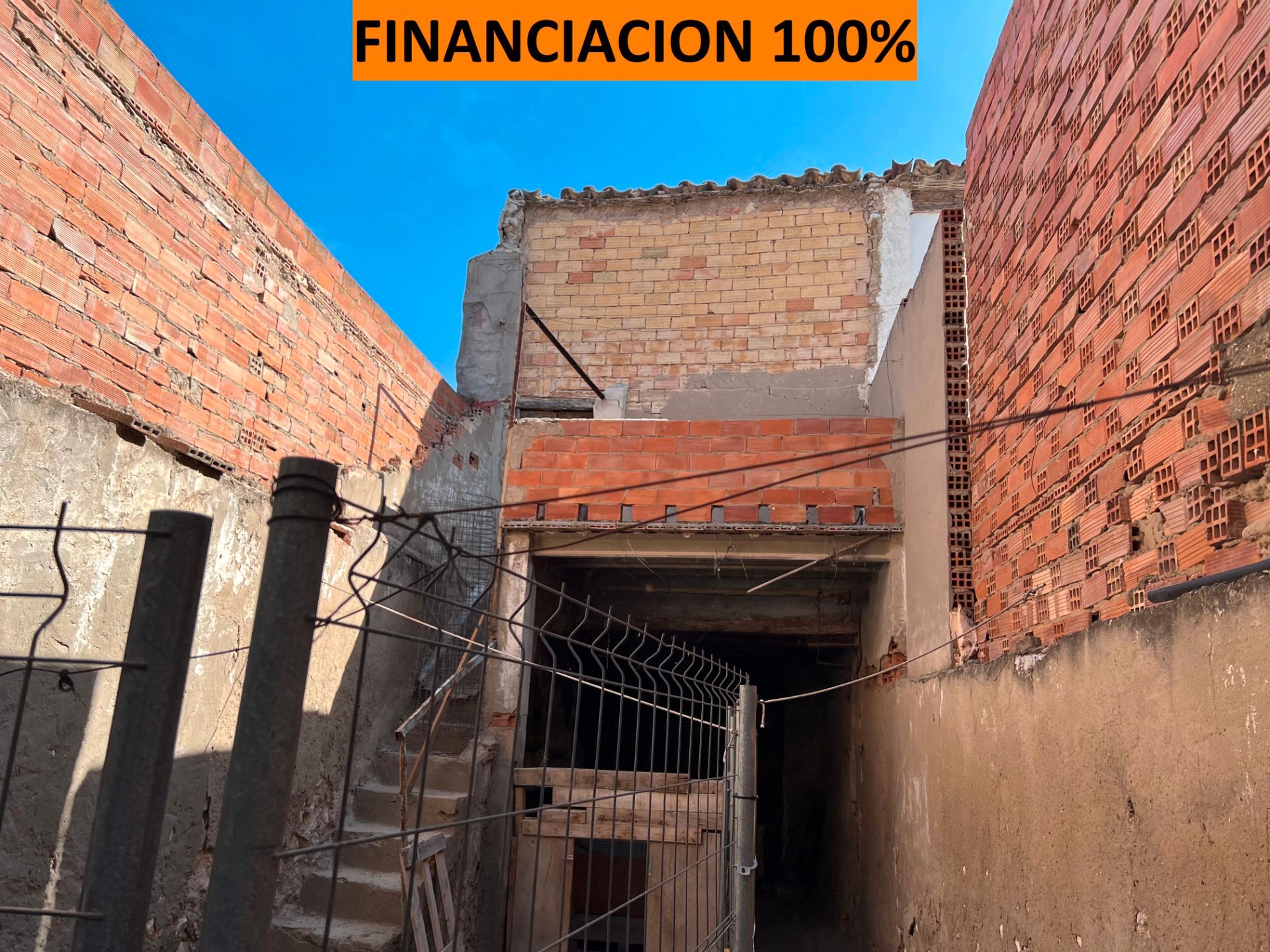 Vista exterior de Casa o xalet en venda en Fuentes de Ebro amb Traster