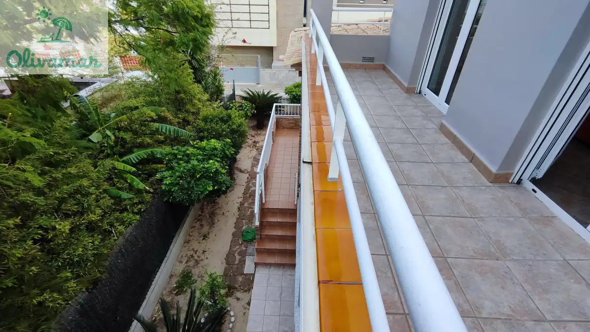 Terrassa de Casa o xalet en venda en Oliva amb Moblat