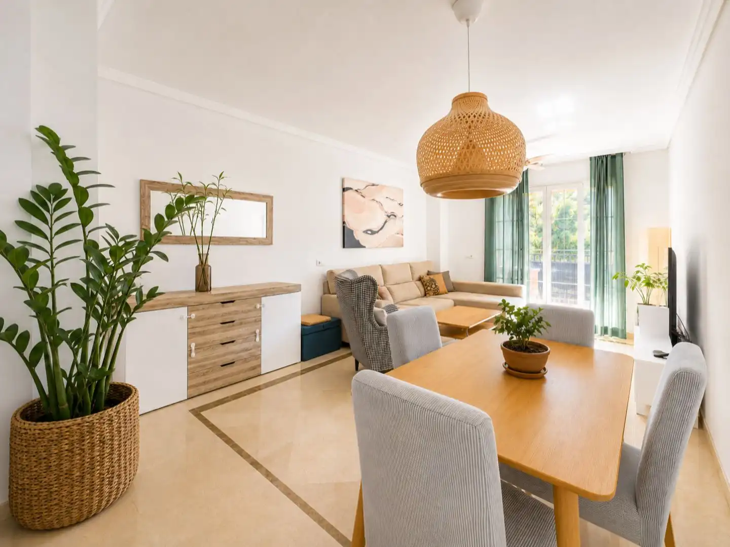 Sala de estar de Piso en venta en Benahavís con Aire acondicionado y Terraza