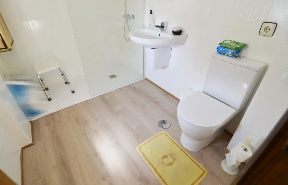 Bathroom of Houses for sale in Calvarrasa de Abajo  with Heating