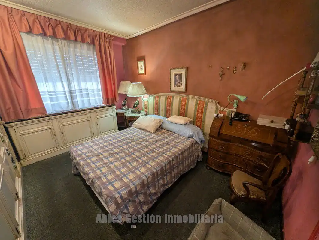 Schlafzimmer von Dachboden zum Verkauf in Oviedo  mit Terrasse