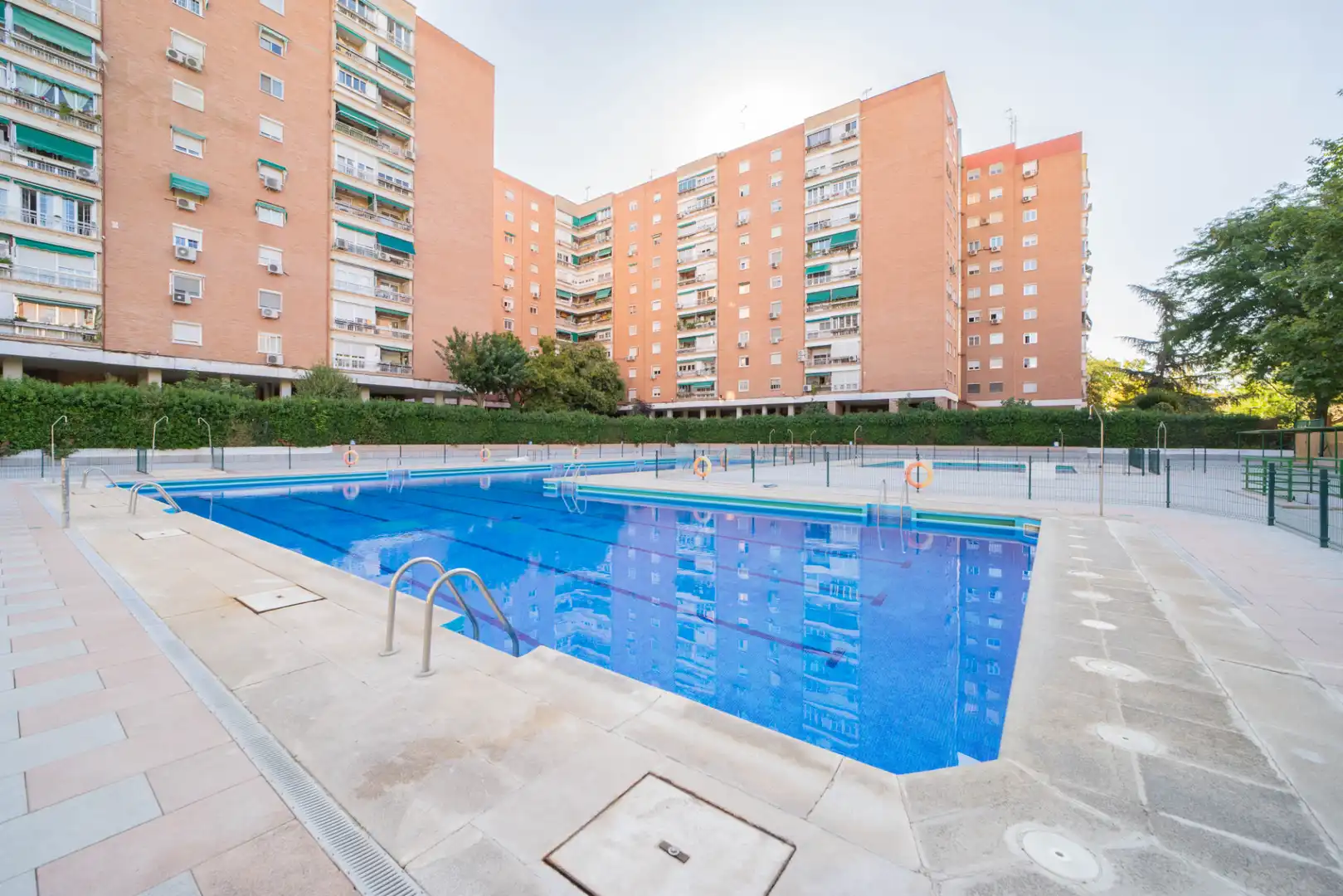 Schwimmbecken von Wohnung zum Verkauf in Alcorcón mit Klimaanlage, Heizung und Privatgarten