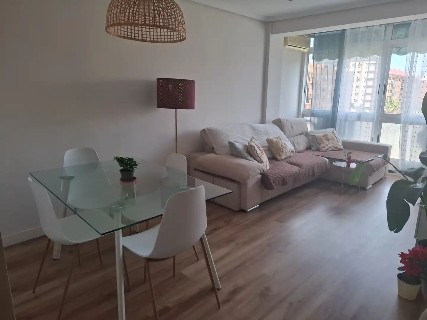 Sala d'estar de Apartament de lloguer en Valencia amb Aire condicionat, Calefacció i Moblat