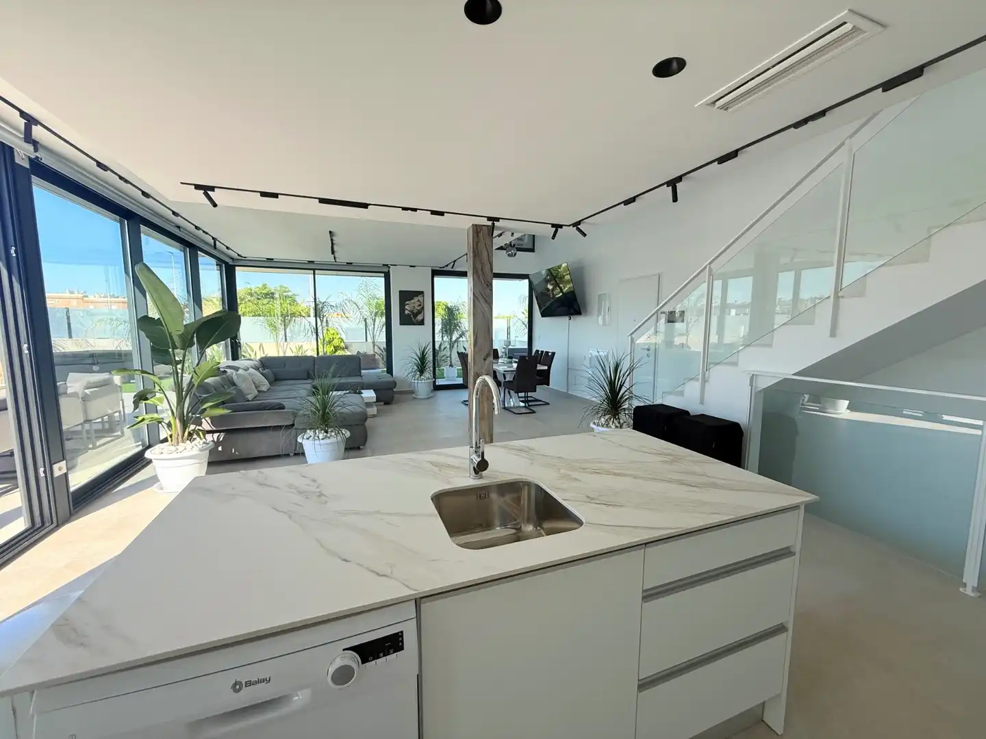 Cuina de Casa o xalet en venda en Santa Pola amb Aire condicionat, Jardí privat i Terrassa
