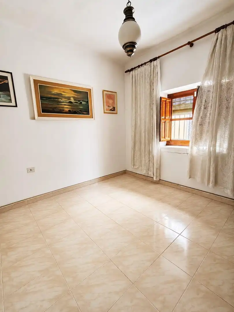Dormitori de Casa o xalet en venda en Cúllar Vega amb Jardí privat, Terrassa i Traster