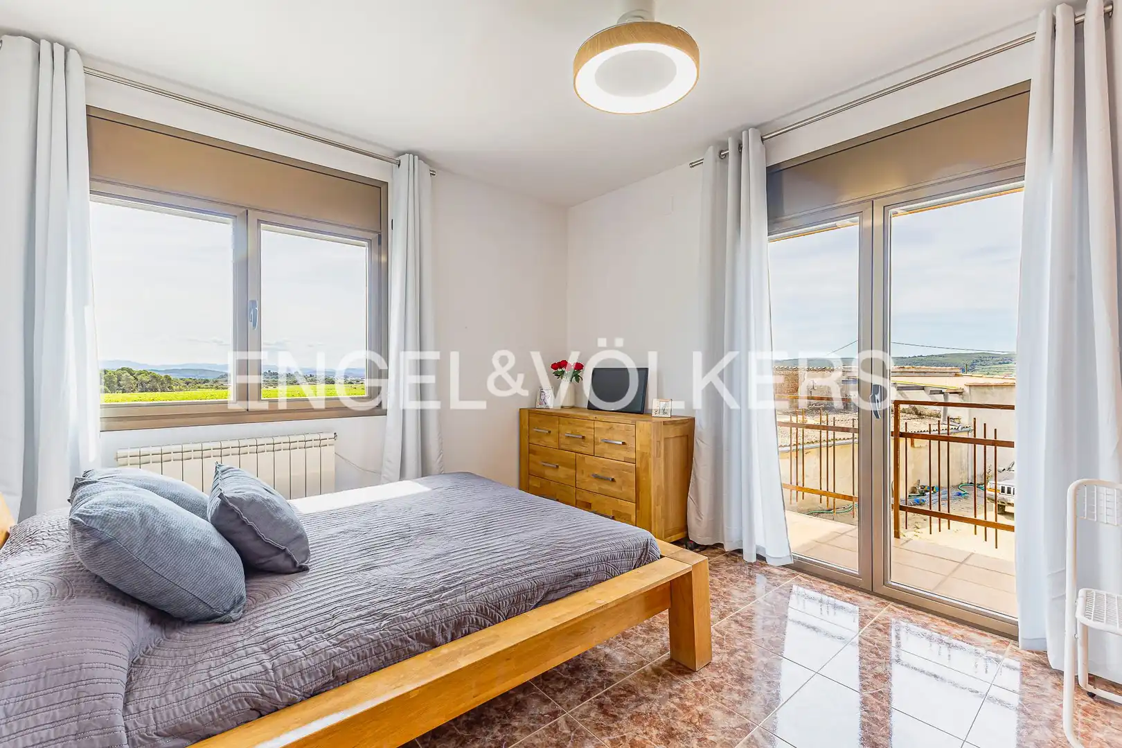 Casa amb terrassa en venda a Torrelles de Foix, imagen 5