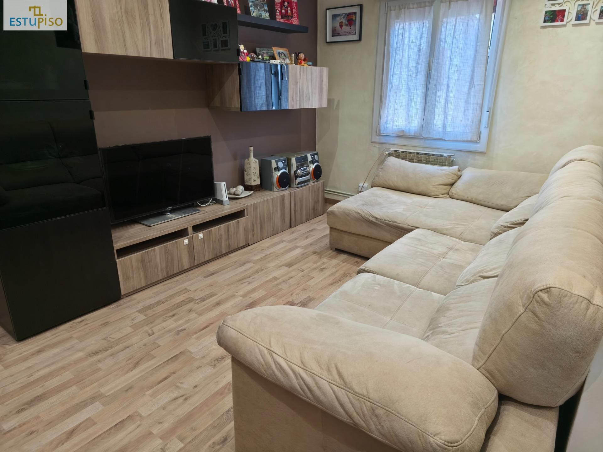 Sala de estar de Piso en venta en Vitoria - Gasteiz con Calefacción, Parquet y Trastero
