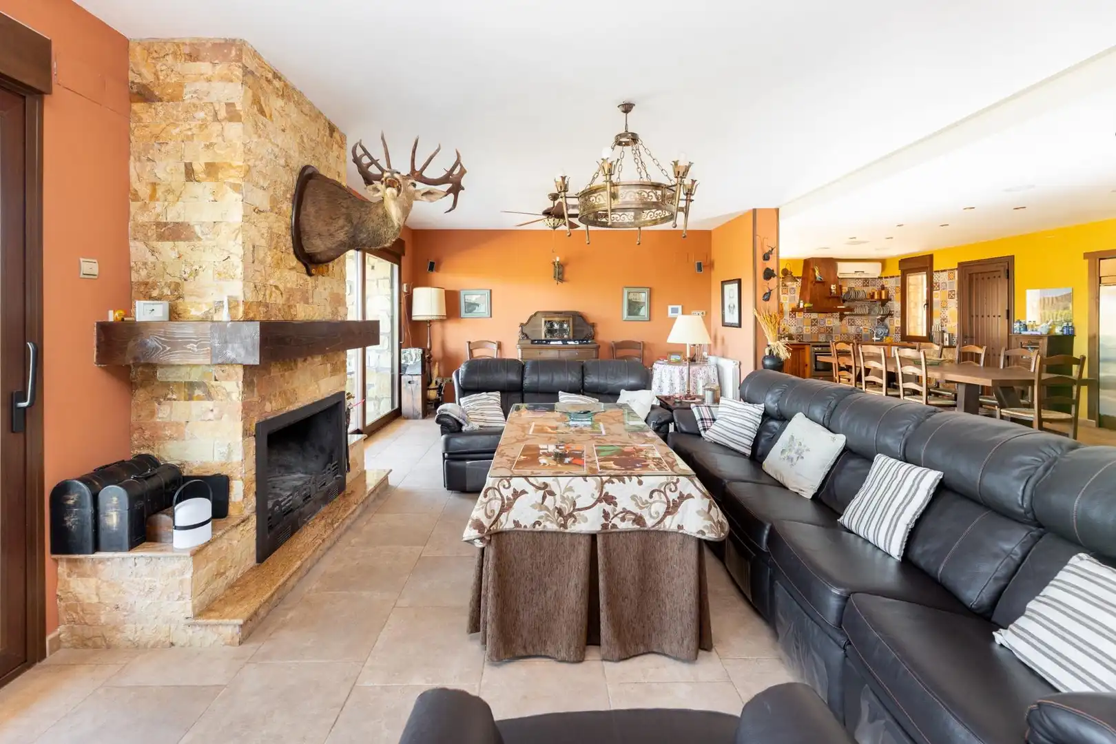 Living room of Houses for sale in Colomera  with Heating, Terrace and Storage room