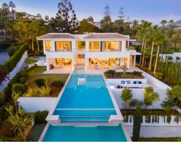 Vista exterior de Casa o xalet en venda en Málaga amb Aire condicionat, Jardí privat i Terrassa