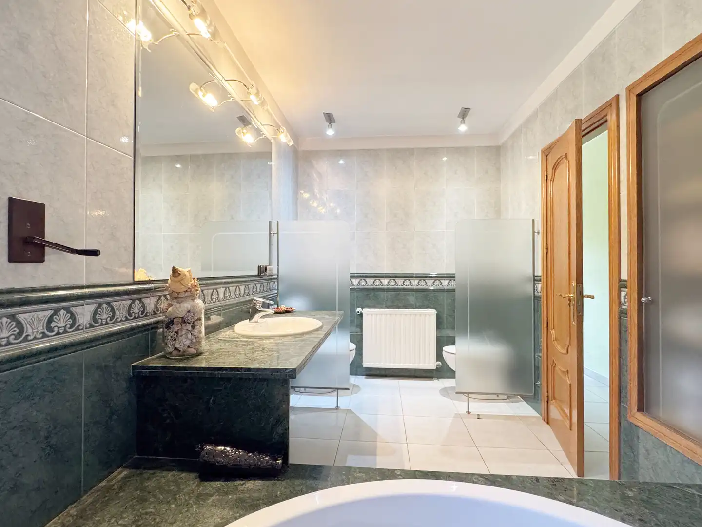 Bathroom of Houses for sale in Viladamat  with Air Conditioner, Heating and Private garden
