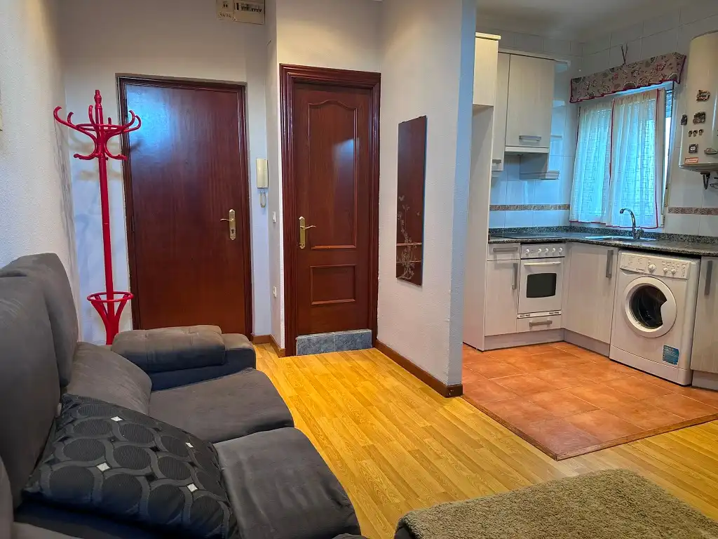 Sala de estar de Piso en venta en Gijón  con Parquet, Trastero y Amueblado