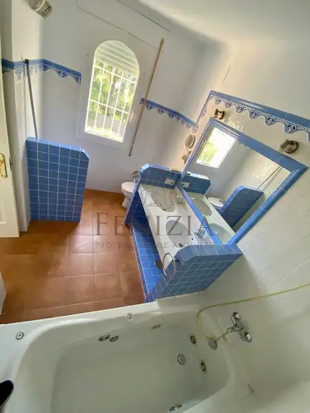 Bathroom of Detached homes for rent in El Puerto de Santa María  with Air Conditioner, Private garden and Storage room
