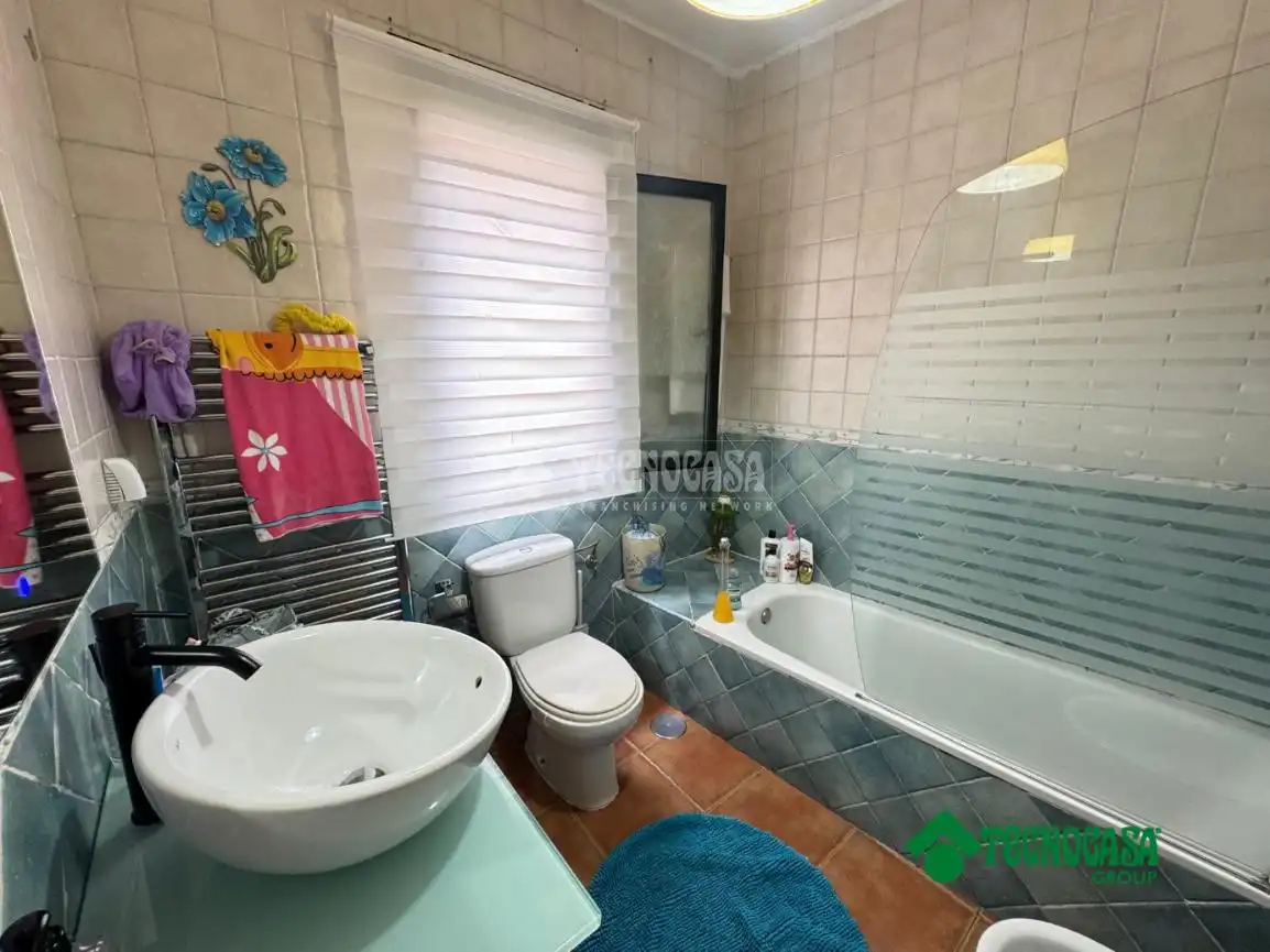 Baño de Casa adosada en venta en Torrijos con Aire acondicionado, Calefacción y Jardín privado