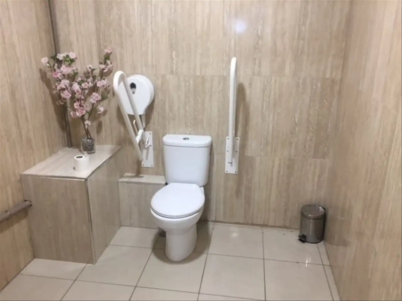 Baño de Local en traspaso en Manresa con Aire acondicionado, Calefacción y Amueblado