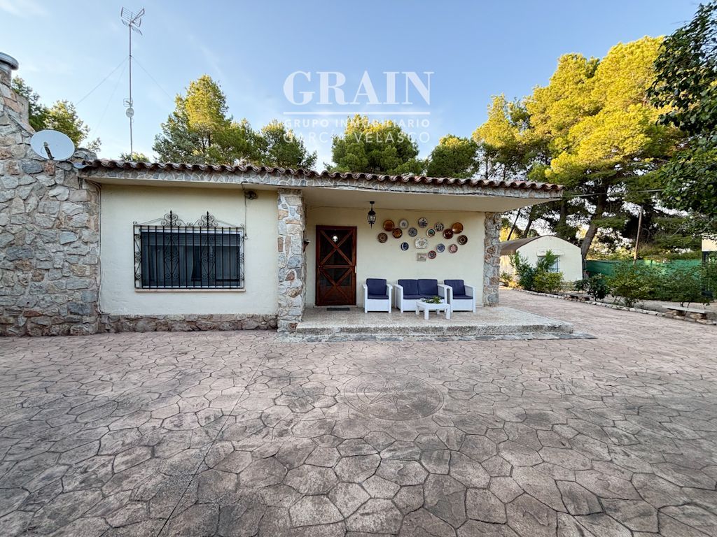 Vista exterior de Casa o xalet en venda en  Albacete Capital amb Calefacció, Jardí privat i Traster