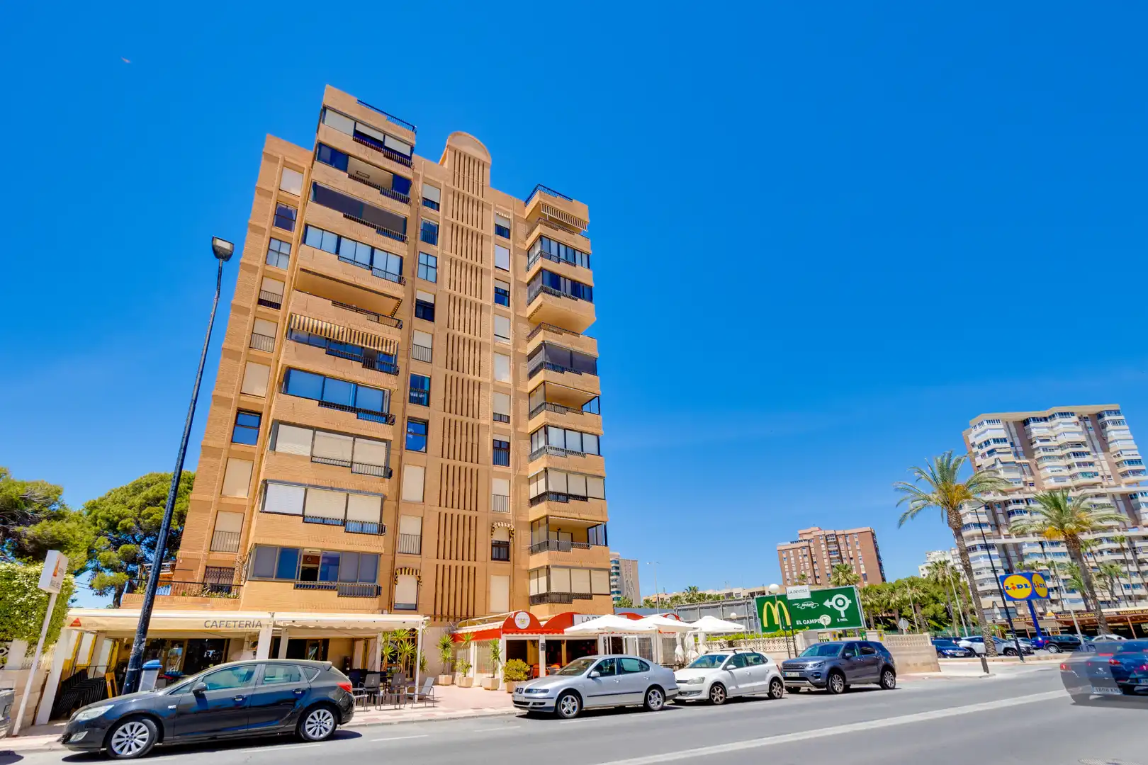 Vista exterior de Piso en venta en El Campello con Terraza