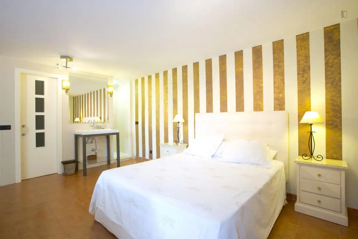 Habitación de Estudio de alquiler en Dos Hermanas con Aire acondicionado, Amueblado y Microondas