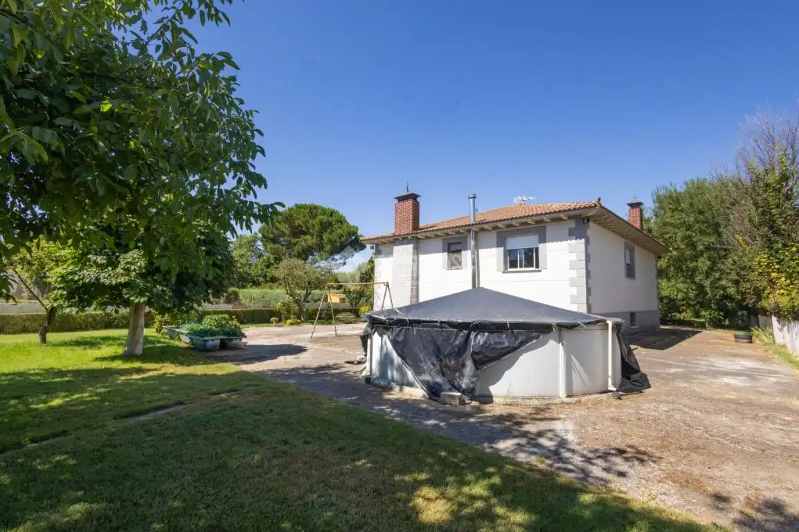 Vista exterior de Finca rústica en venda en Villagonzalo de Tormes amb Calefacció, Jardí privat i Traster