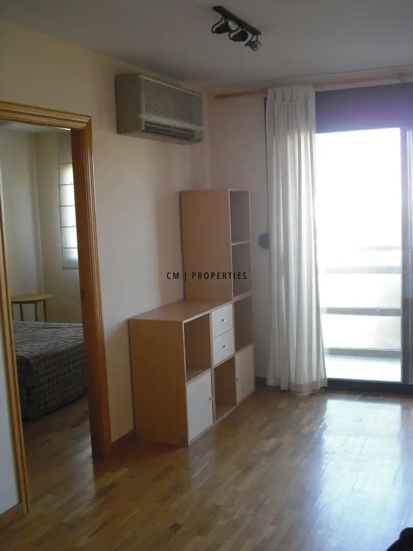 Dormitori de Pis de lloguer en  Valencia Capital amb Aire condicionat, Calefacció i Piscina