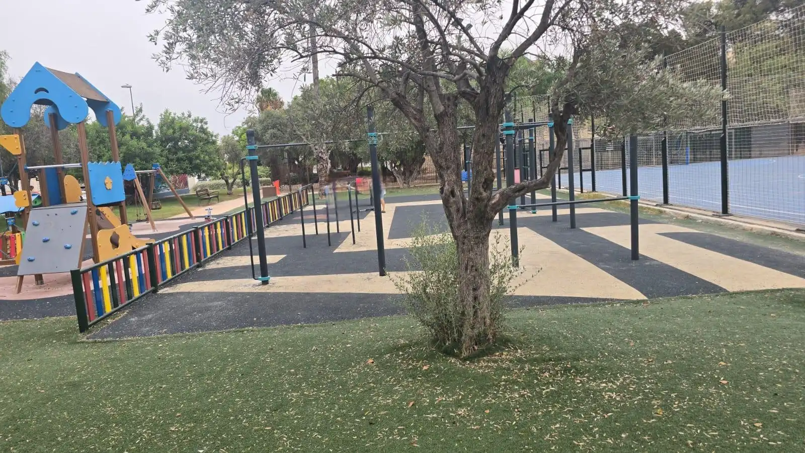 Aparcament de Pis en venda en Sant Joan d'Alacant amb Parquet, Terrassa i Piscina comunitària
