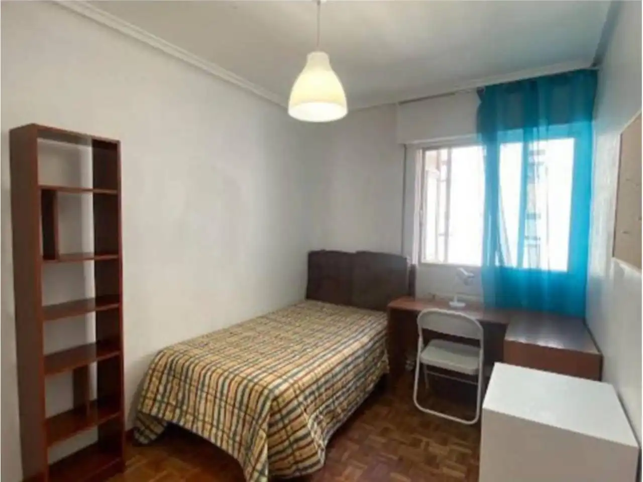 Bedroom of Flat for rent in Burgos  with Heating, Parquet flooring and Terrace
