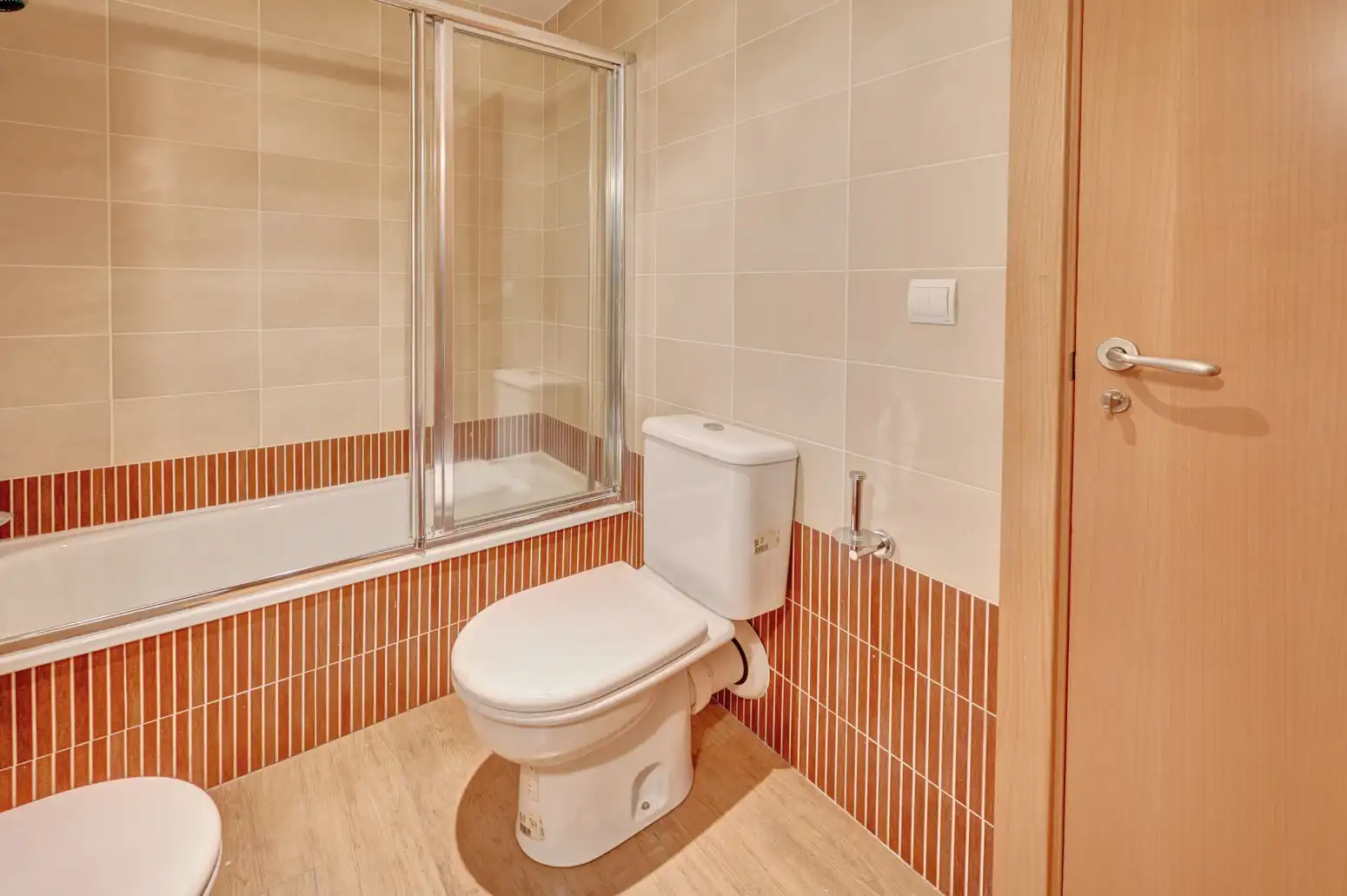 Bathroom of Flat for sale in  Pamplona / Iruña  with Heating, Private garden and Parquet flooring