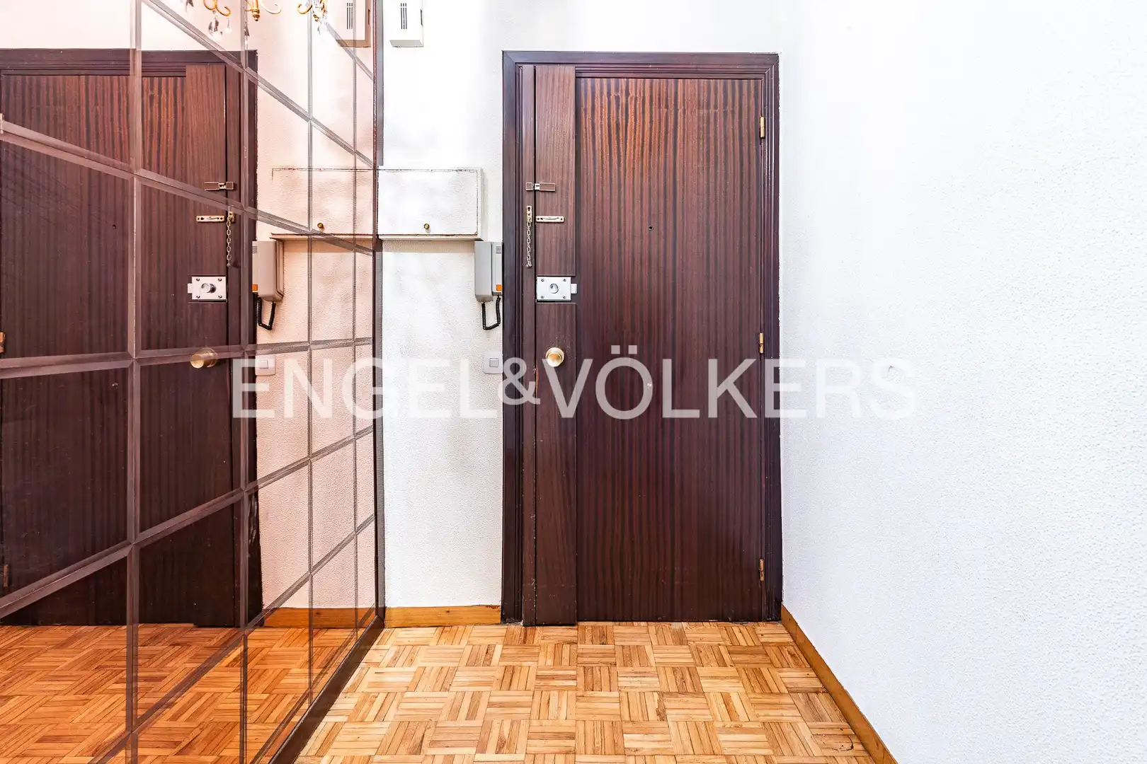 Piso en venta en Badalona con Calefacción, Parquet y Terraza