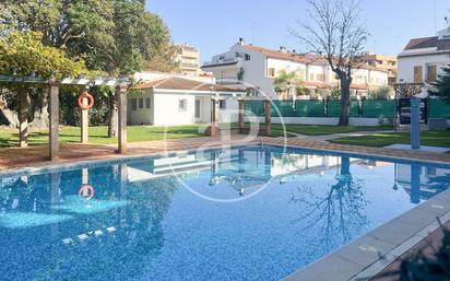 Piscina de Casa adosada en venda en Bétera amb Calefacció, Jardí privat i Terrassa