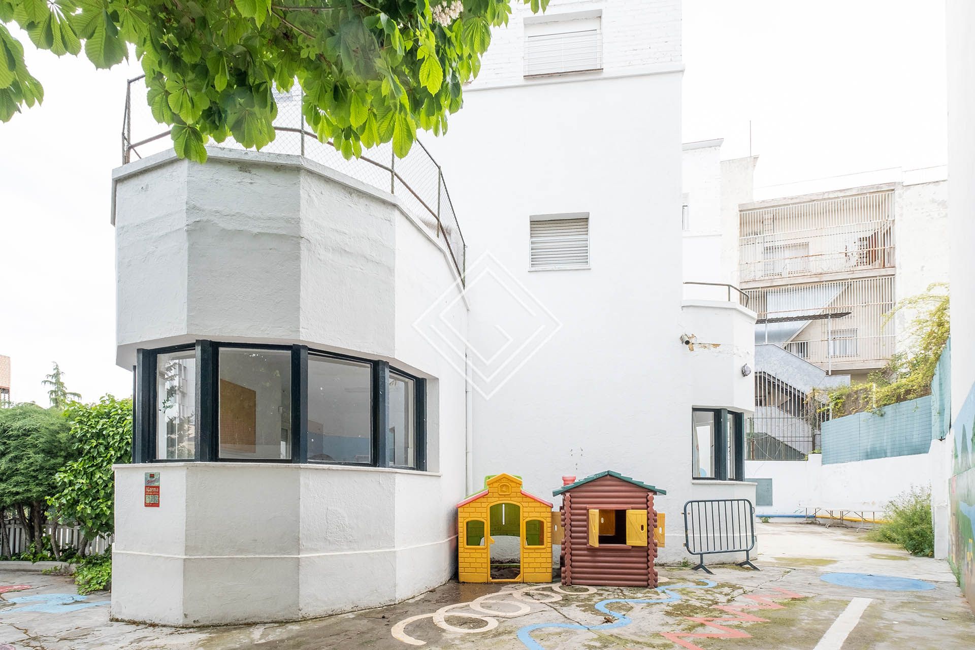 Exterior view of Building for sale in  Madrid Capital