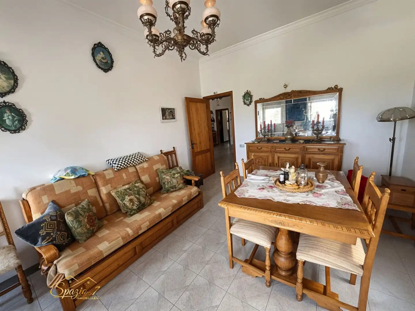 Sala d'estar de Casa adosada en venda en Las Palmas de Gran Canaria amb Terrassa, Forn i Rentadora