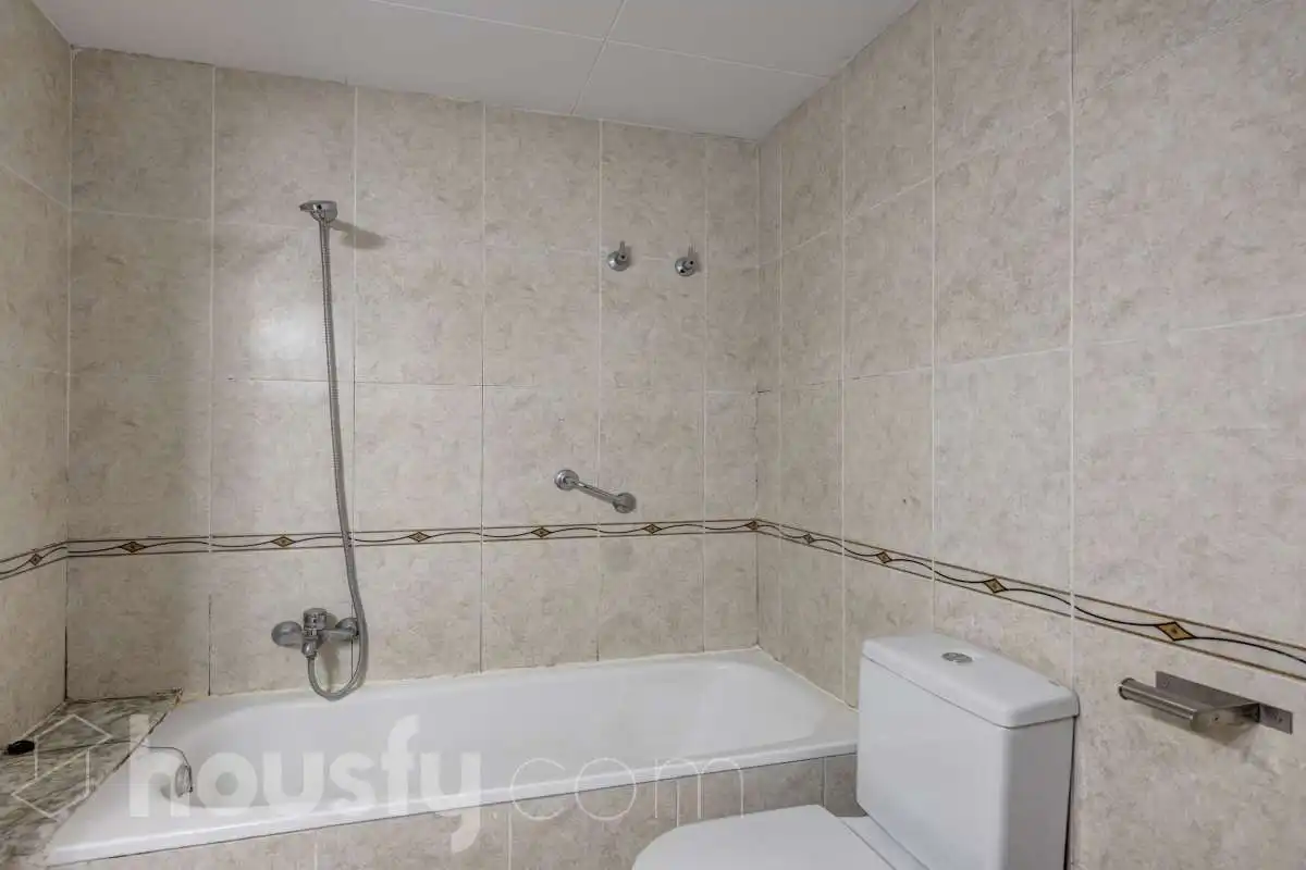 Baño de Piso en venta en Pineda de Mar con Aire acondicionado, Terraza y Balcón