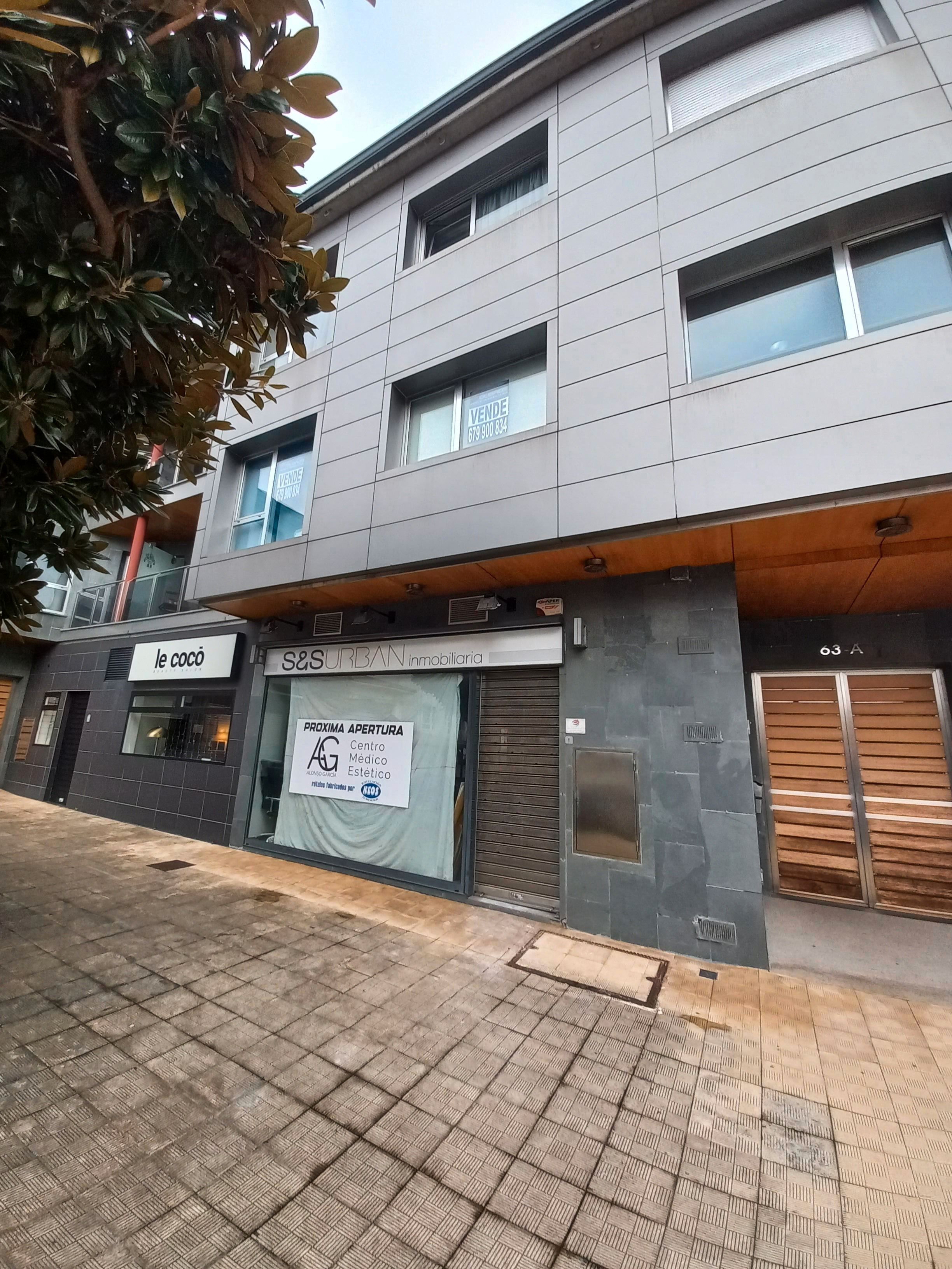 Vista exterior de Pis en venda en Oleiros amb Calefacció, Parquet i Traster